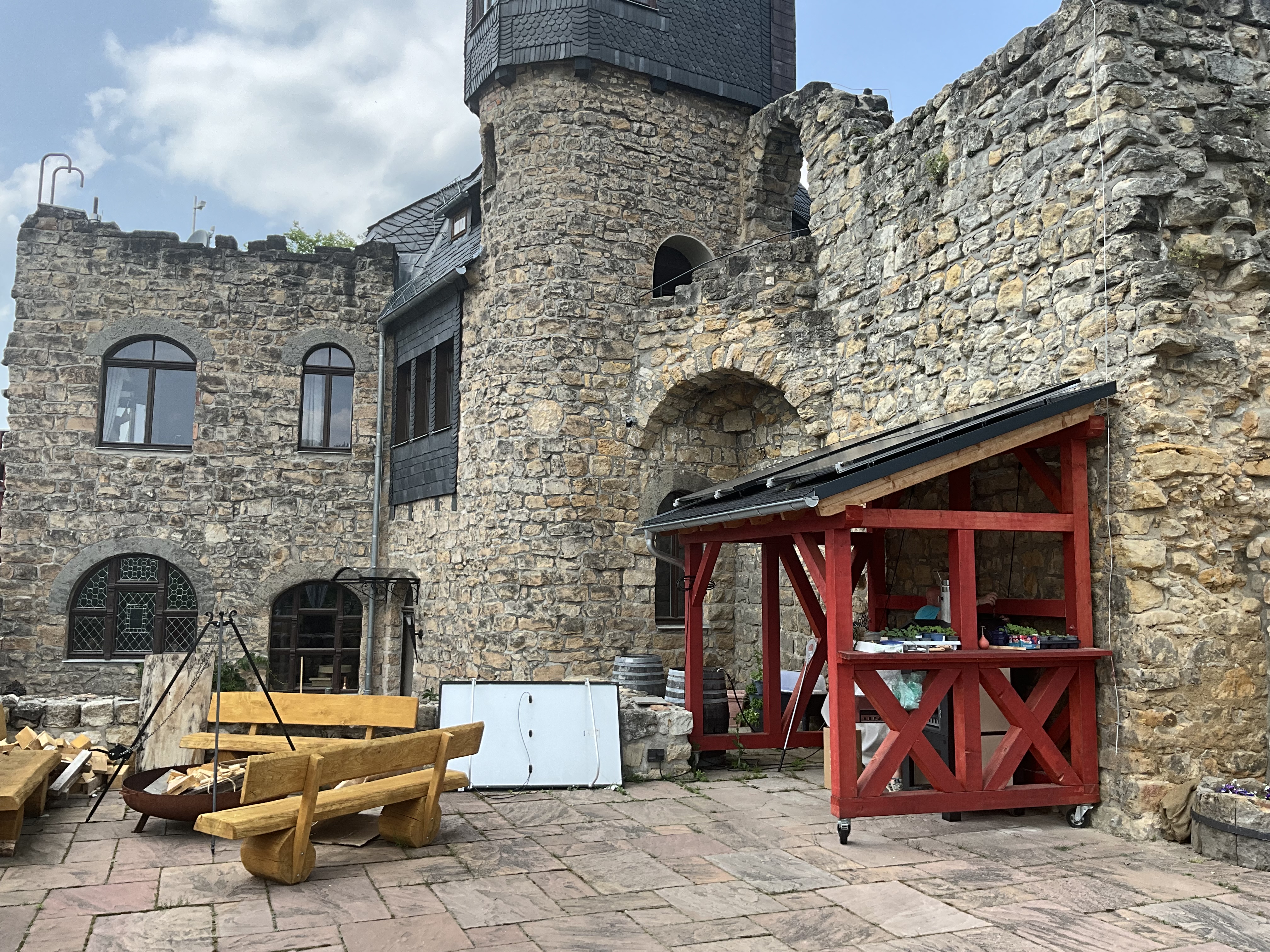 Der Burgturm in westlicher Richtung