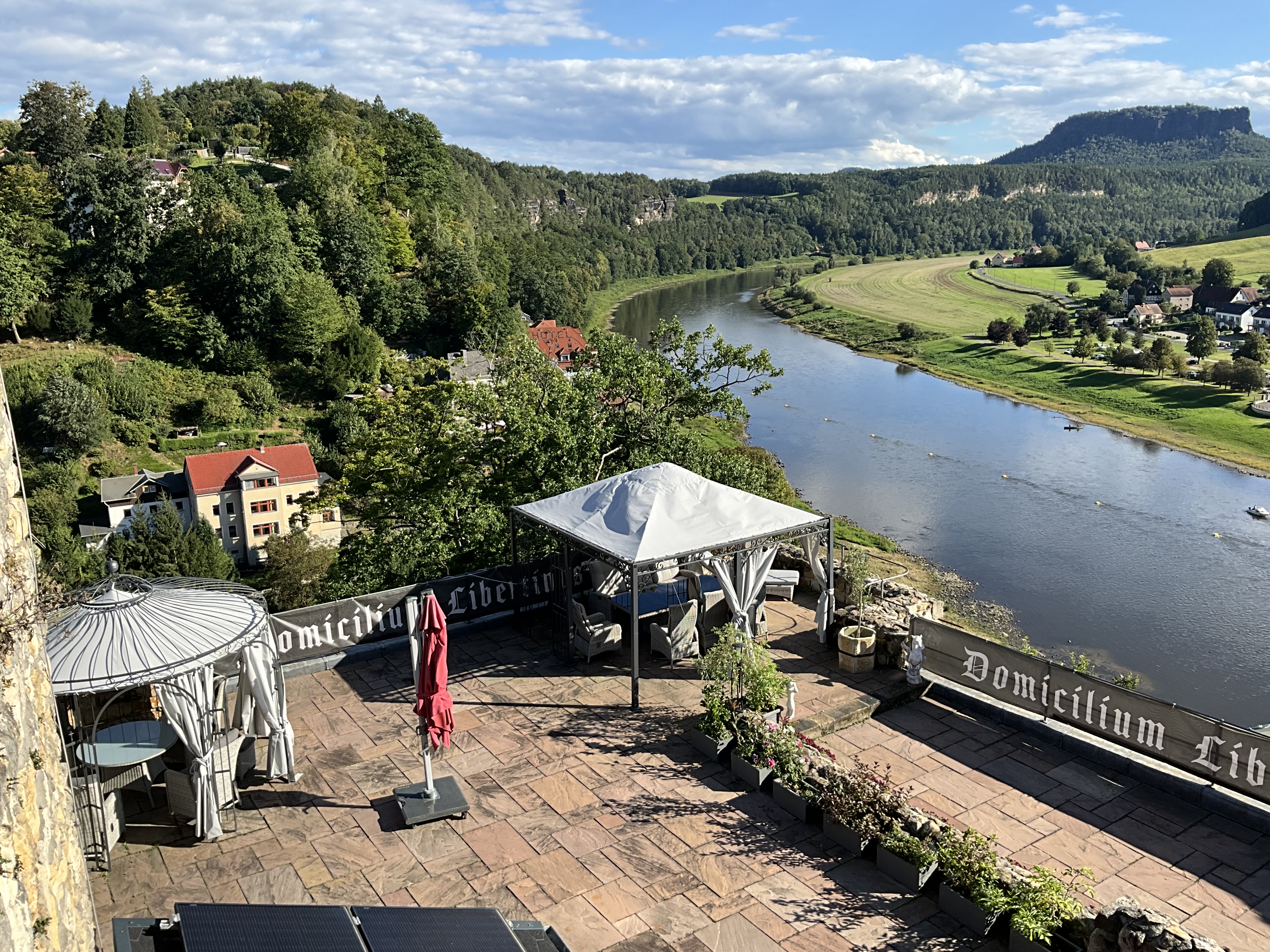 Blick Elbaufwärts Richtung Südost zum Lilienstein